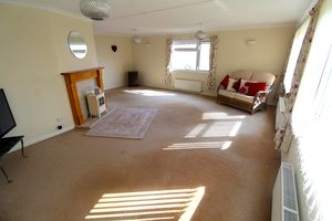 Lounge/Diner- click for photo gallery